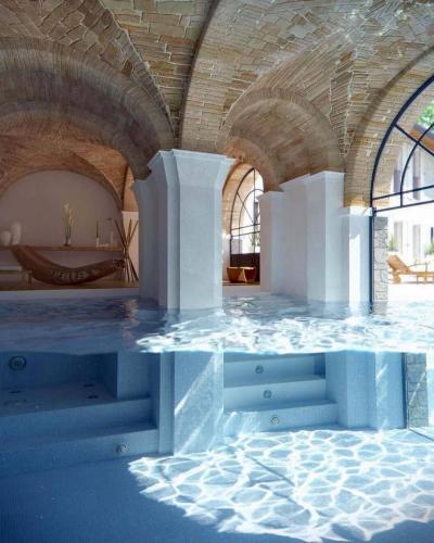 A nice indoor swimming pool